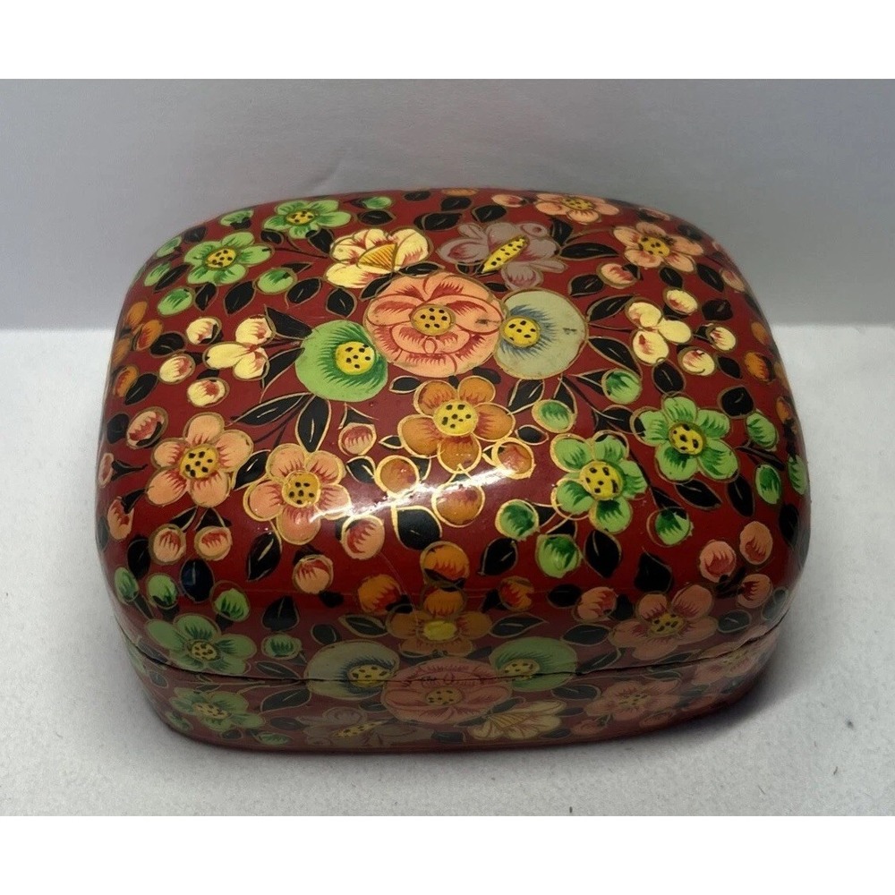 Vtg Lacquered Kashmir Paper Mache Jewelry Trinket Box  Red Background. 4 Inches